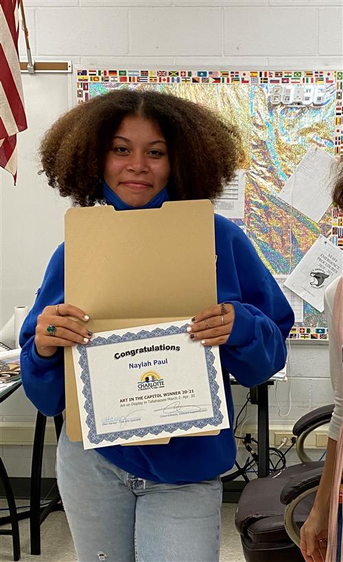 nayla paul holding her award 